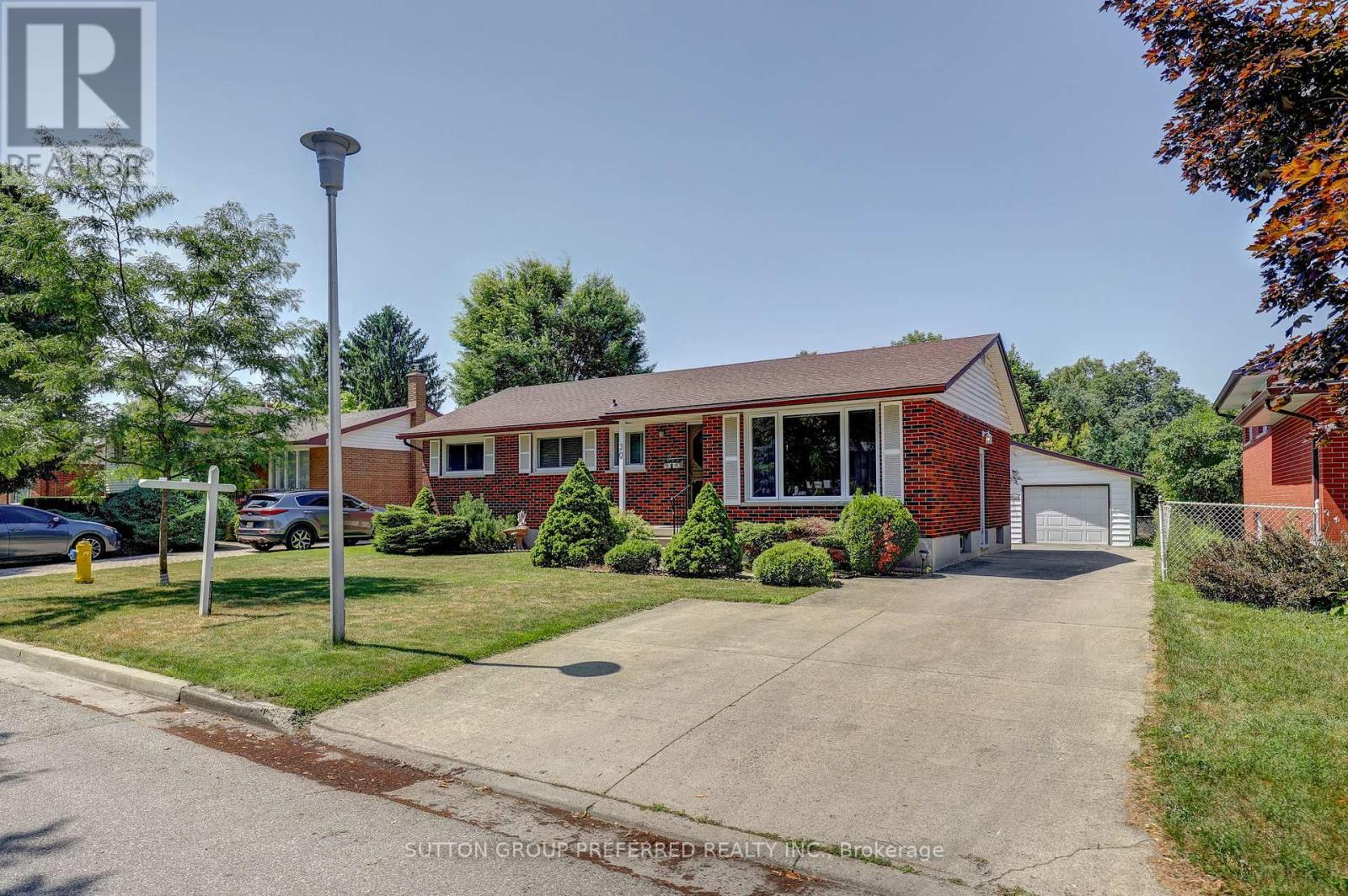 20 AMY CRESCENT, London East, Ontario