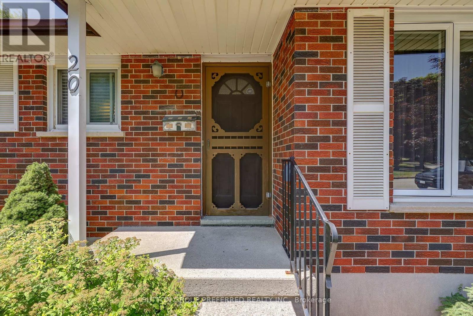 20 Amy Crescent, London East, Ontario  N5Y 4A6 - Photo 3 - X12300898