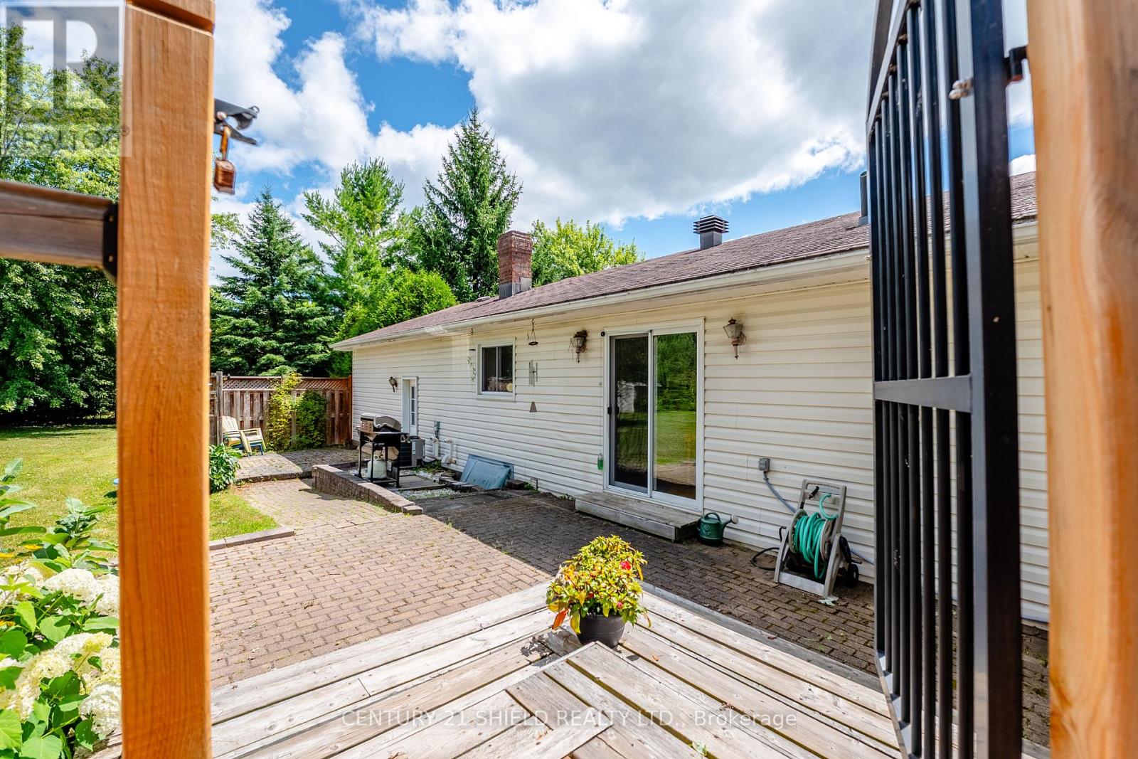14215 County Rd 2 Highway, South Stormont, Ontario  K0C 1M0 - Photo 6 - X12300863