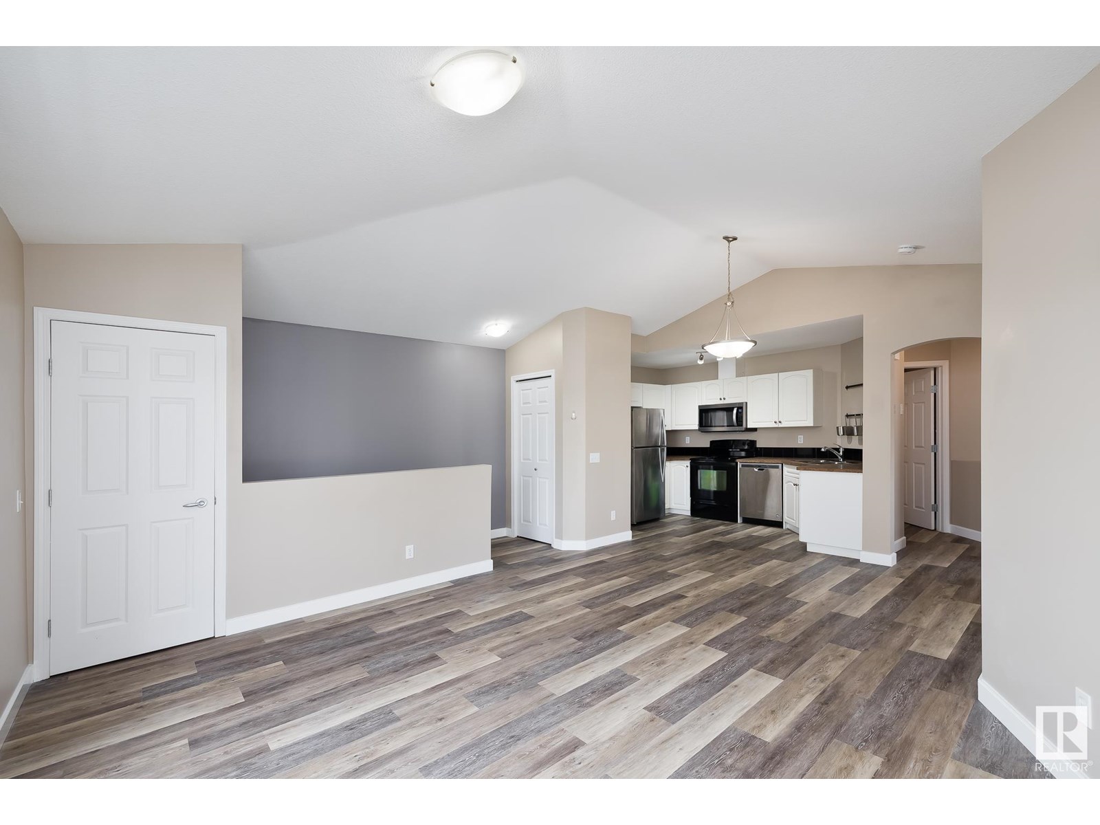 Property at #36 150 EDWARDS DR SW image 4