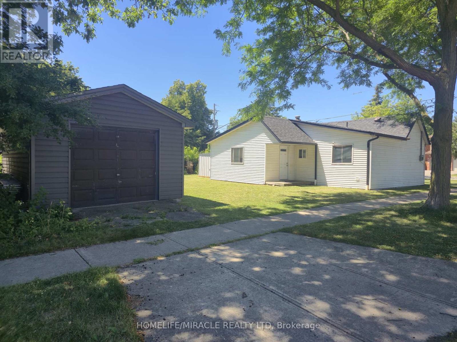 82 Teal Avenue, Hamilton, Ontario  L8E 3B2 - Photo 12 - X12300840