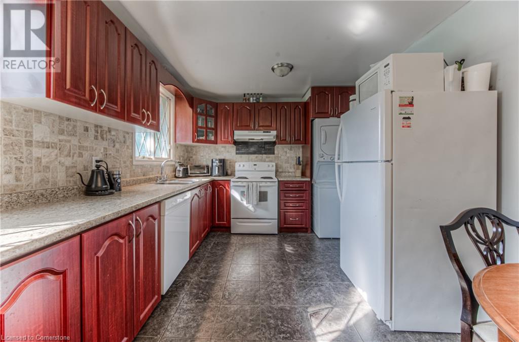 Property at 553 TEAKWOOD Drive image 4