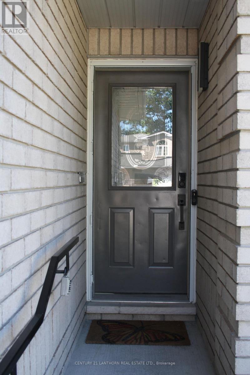 Property at 19 PINEGROVE COURT image 2