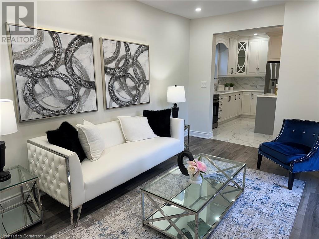 Property at 315 SIMCOE Street image 3