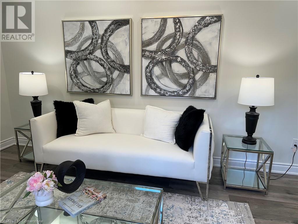 Property at 315 SIMCOE Street image 4