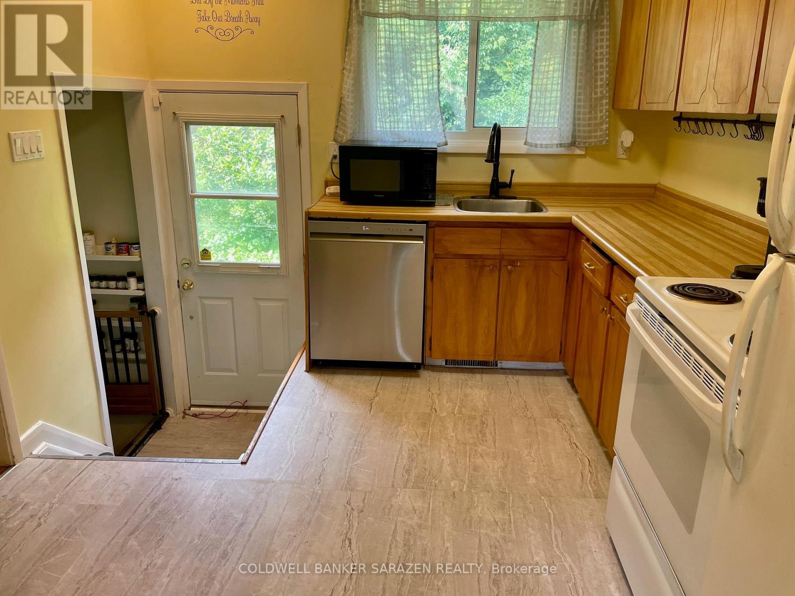 18 Stinson Avenue, Ottawa, Ontario  K2H 6N1 - Photo 5 - X12277105