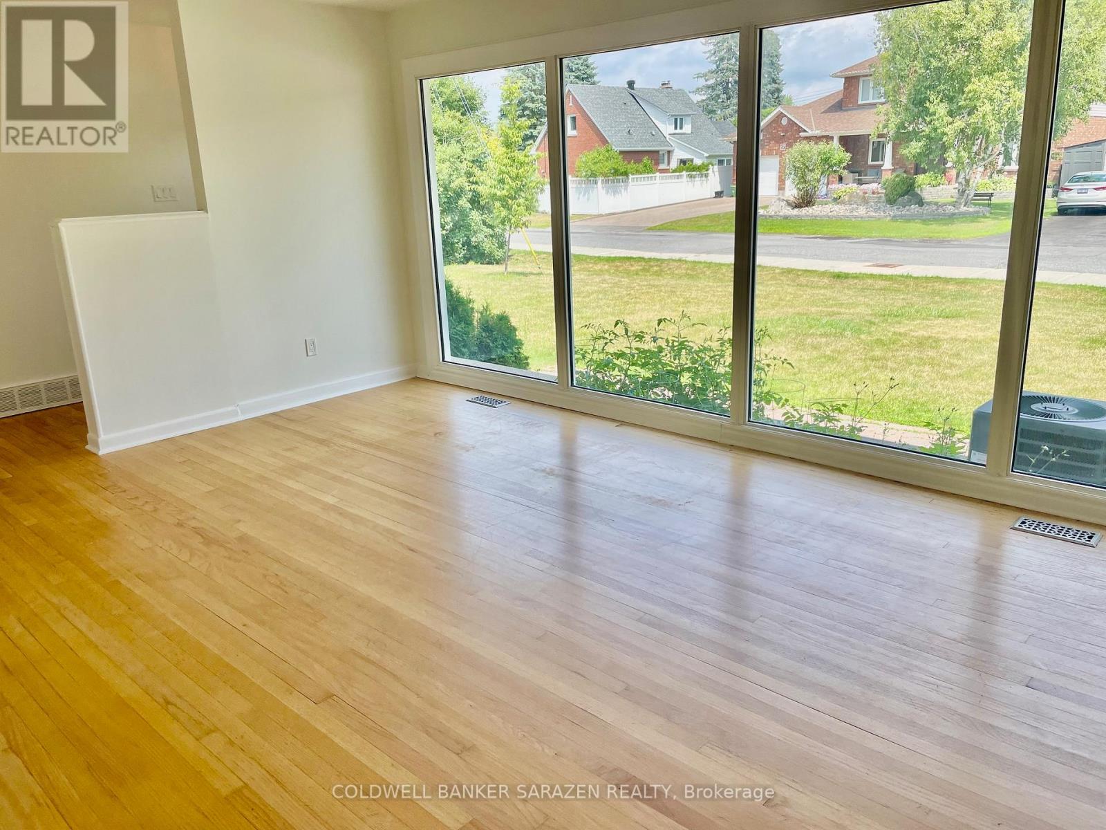 18 Stinson Avenue, Ottawa, Ontario  K2H 6N1 - Photo 3 - X12277105