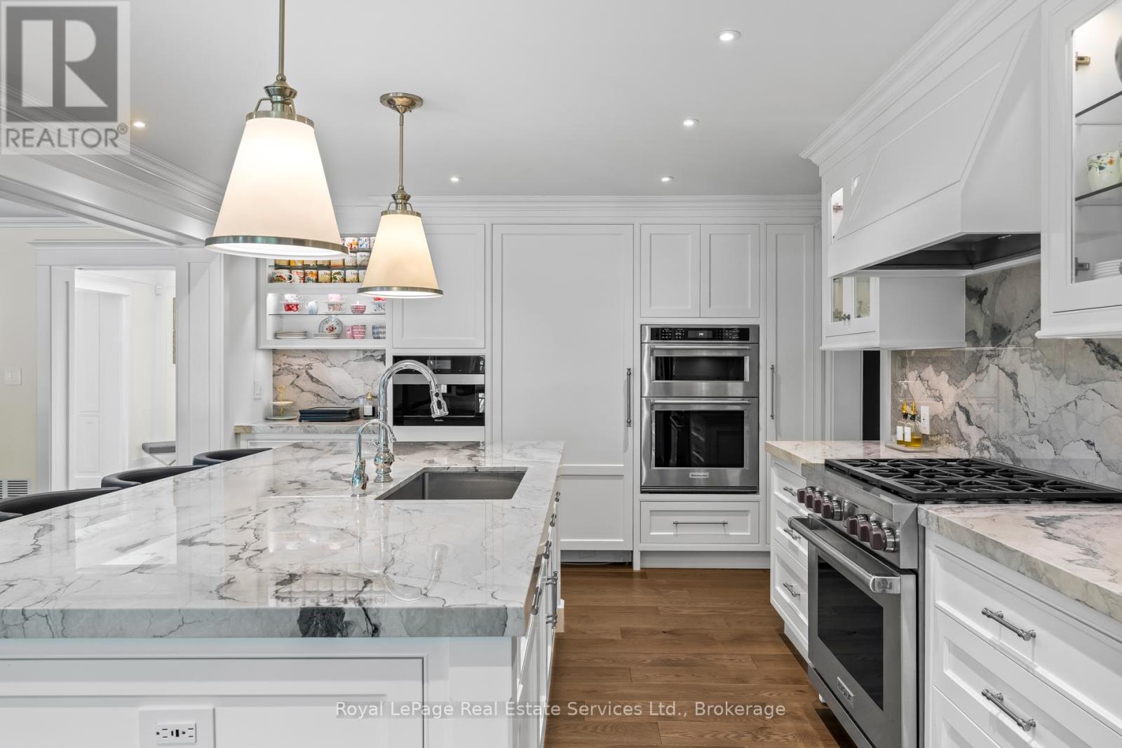 55 Allan Street, Oakville, Ontario  L6J 3M7 - Photo 12 - W12300967