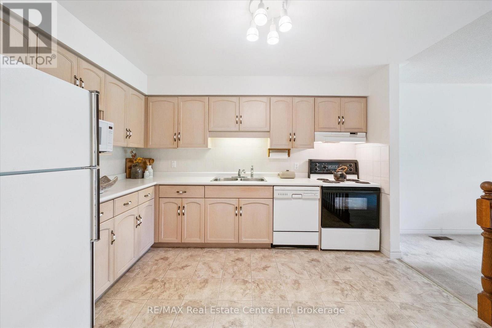Property at 3 GARDENVIEW COURT image 4