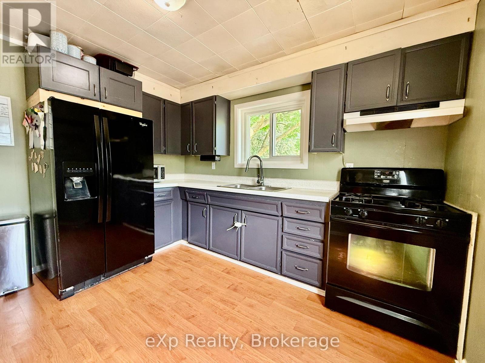 759 8th A Avenue, Hanover, Ontario  N4N 2L9 - Photo 7 - X12300975