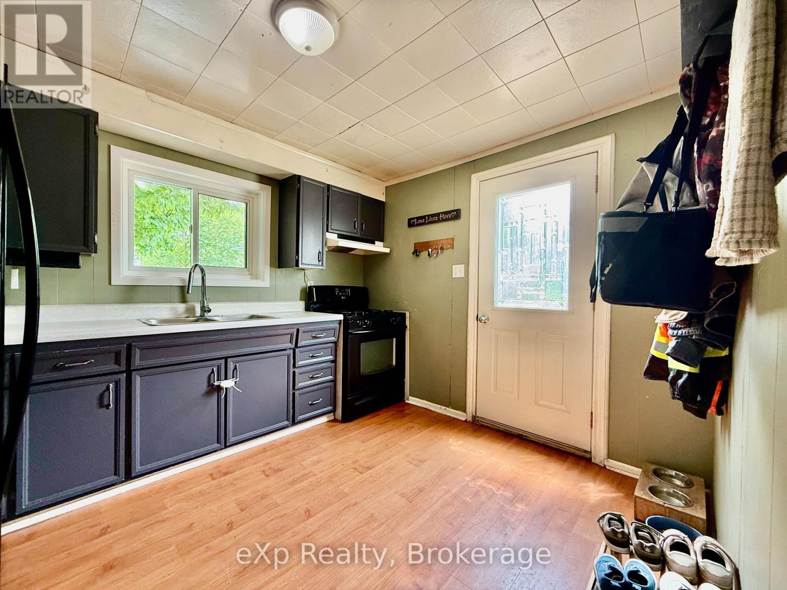 759 8th A Avenue, Hanover, Ontario  N4N 2L9 - Photo 8 - X12300975