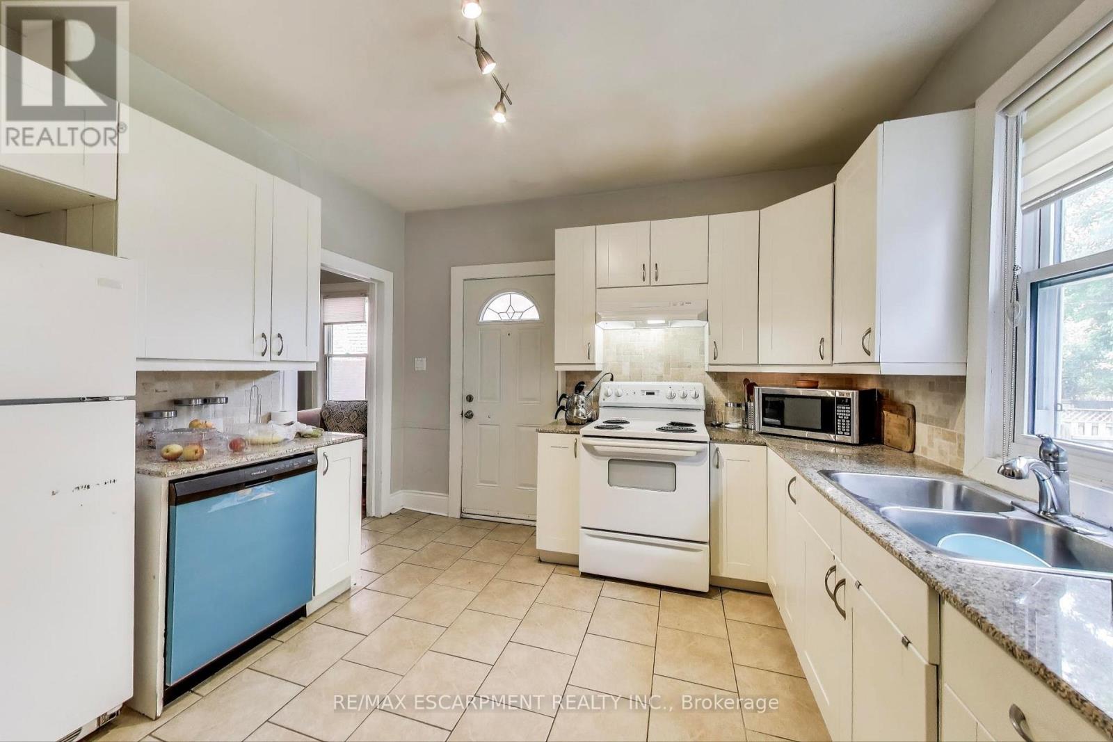 8 Madison Avenue, Hamilton, Ontario  L8L 5Y3 - Photo 8 - X12300941