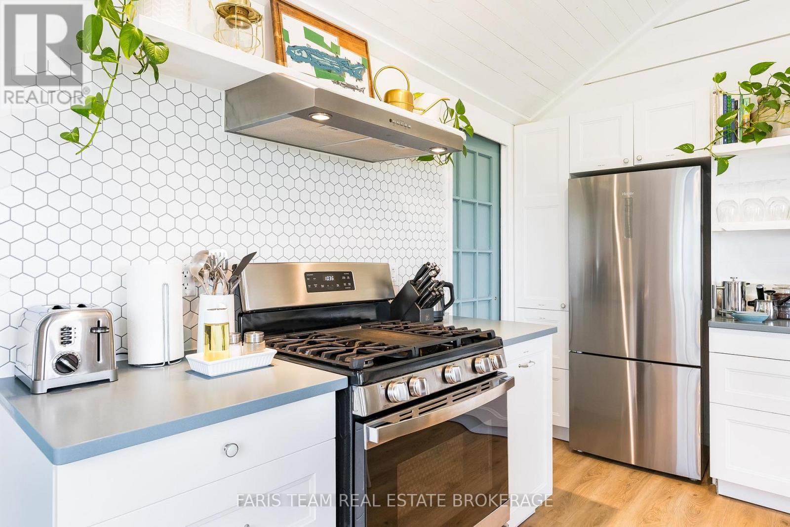 7 Delta Drive, Tay, Ontario  L0K 2C0 - Photo 11 - S12301062