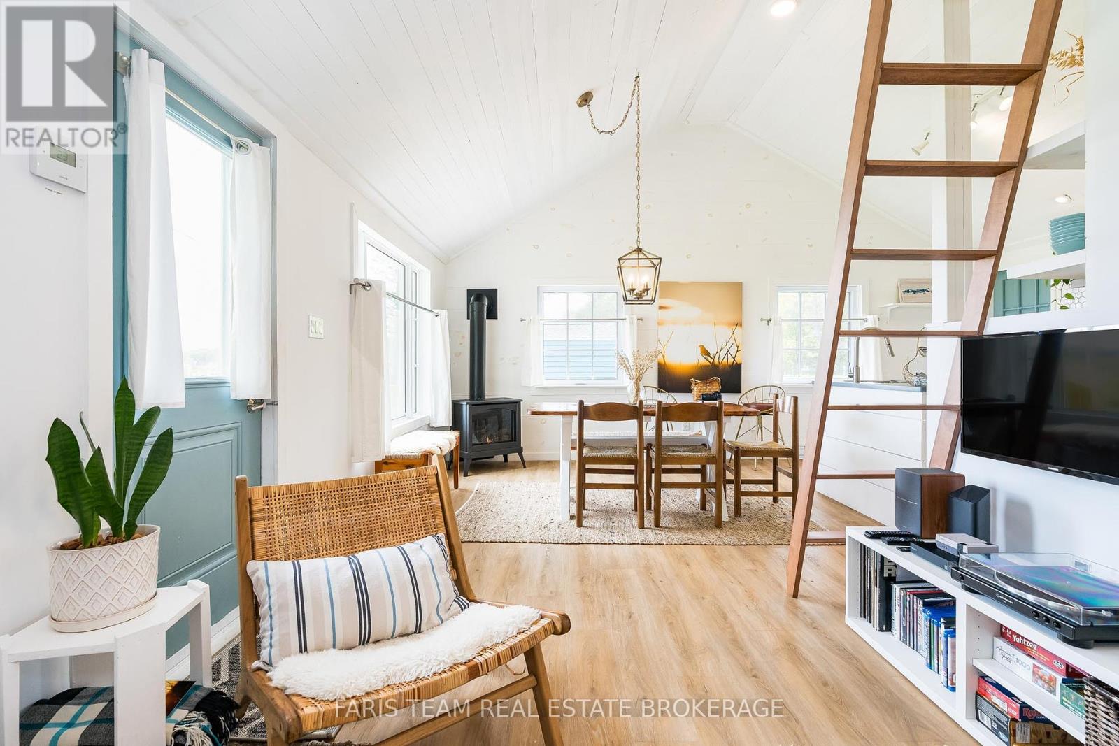 7 Delta Drive, Tay, Ontario  L0K 2C0 - Photo 9 - S12301062