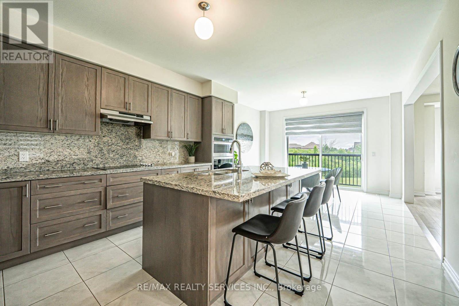 43 Rainbrook Close, Brampton, Ontario  L6R 0Y9 - Photo 13 - W12301038