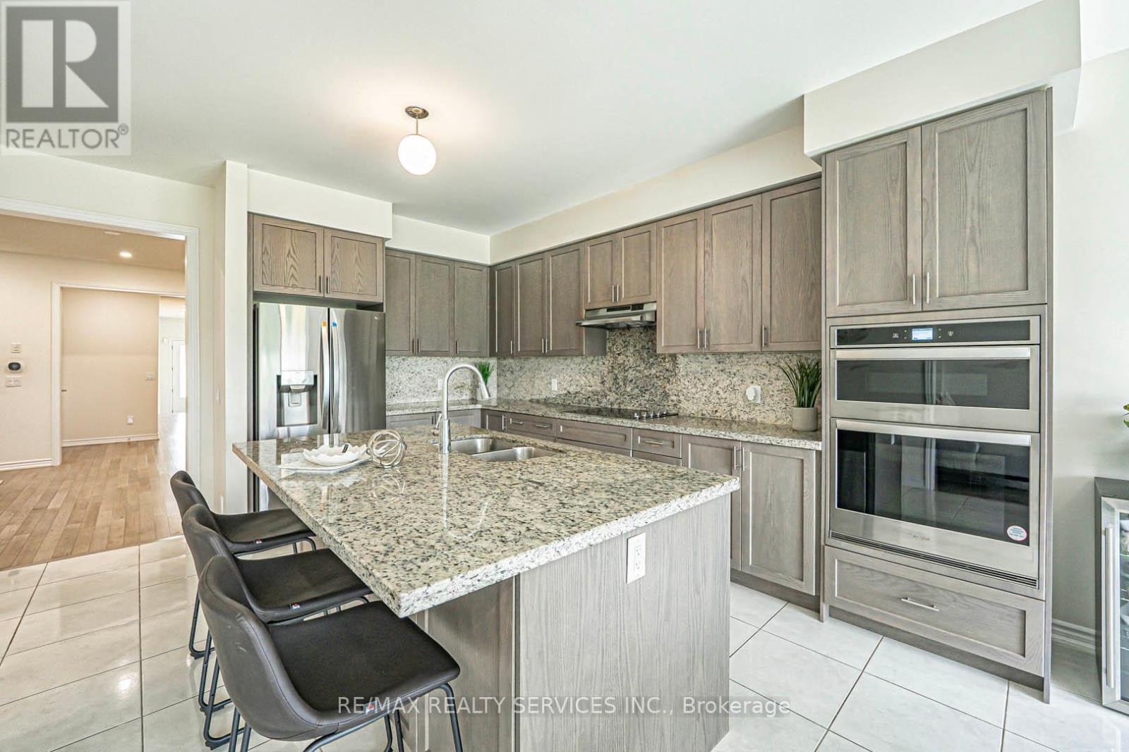 43 Rainbrook Close, Brampton, Ontario  L6R 0Y9 - Photo 18 - W12301038