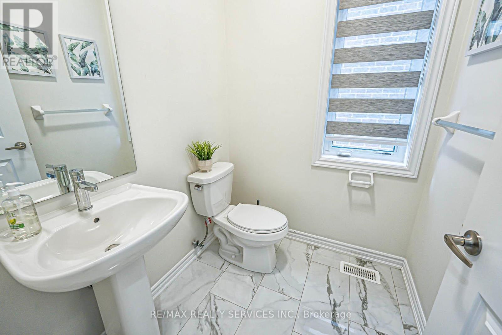 43 Rainbrook Close, Brampton, Ontario  L6R 0Y9 - Photo 25 - W12301038