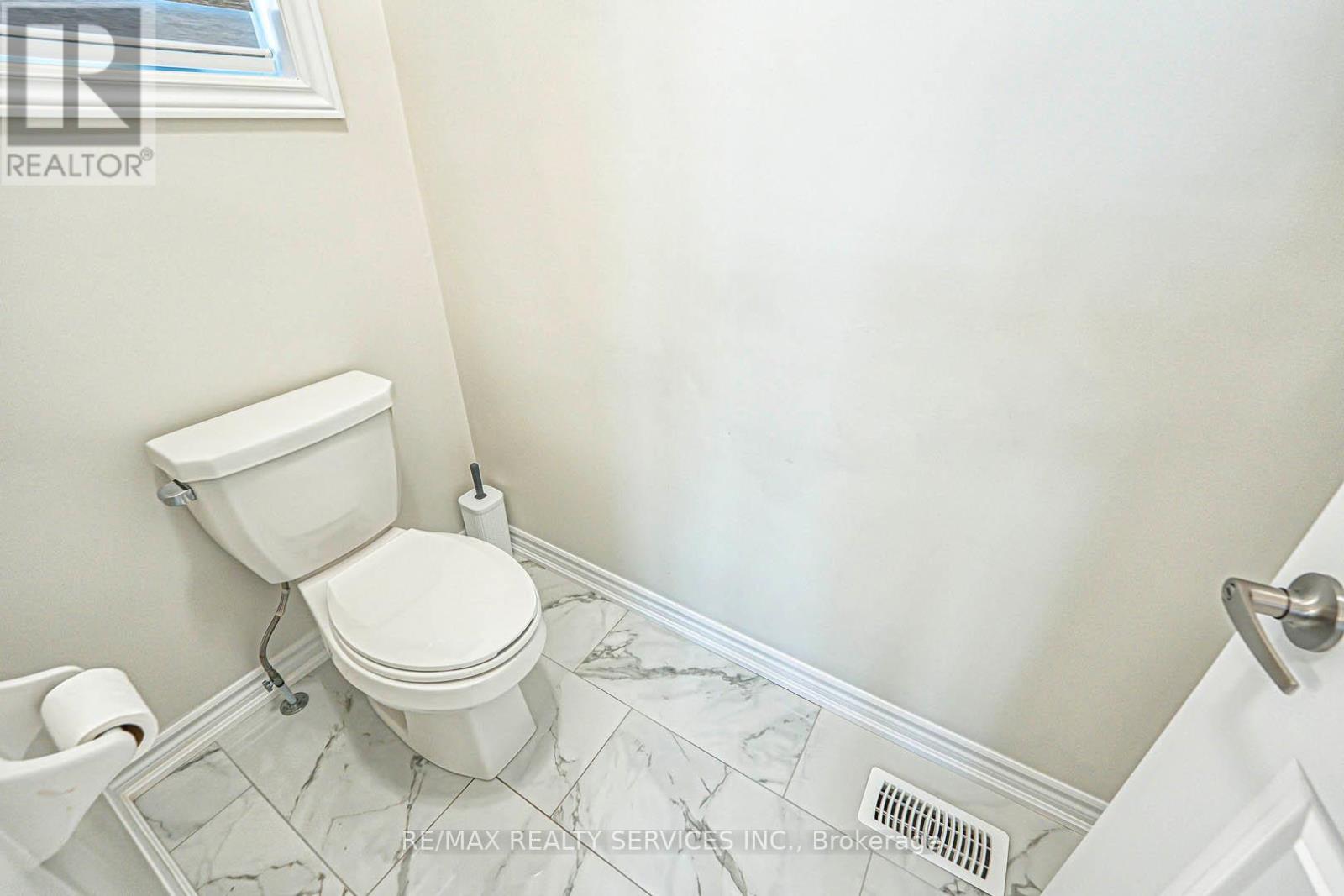 43 Rainbrook Close, Brampton, Ontario  L6R 0Y9 - Photo 34 - W12301038