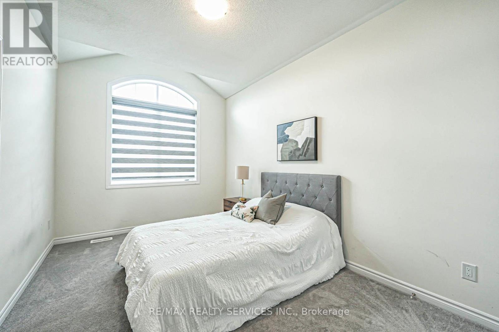 43 Rainbrook Close, Brampton, Ontario  L6R 0Y9 - Photo 35 - W12301038