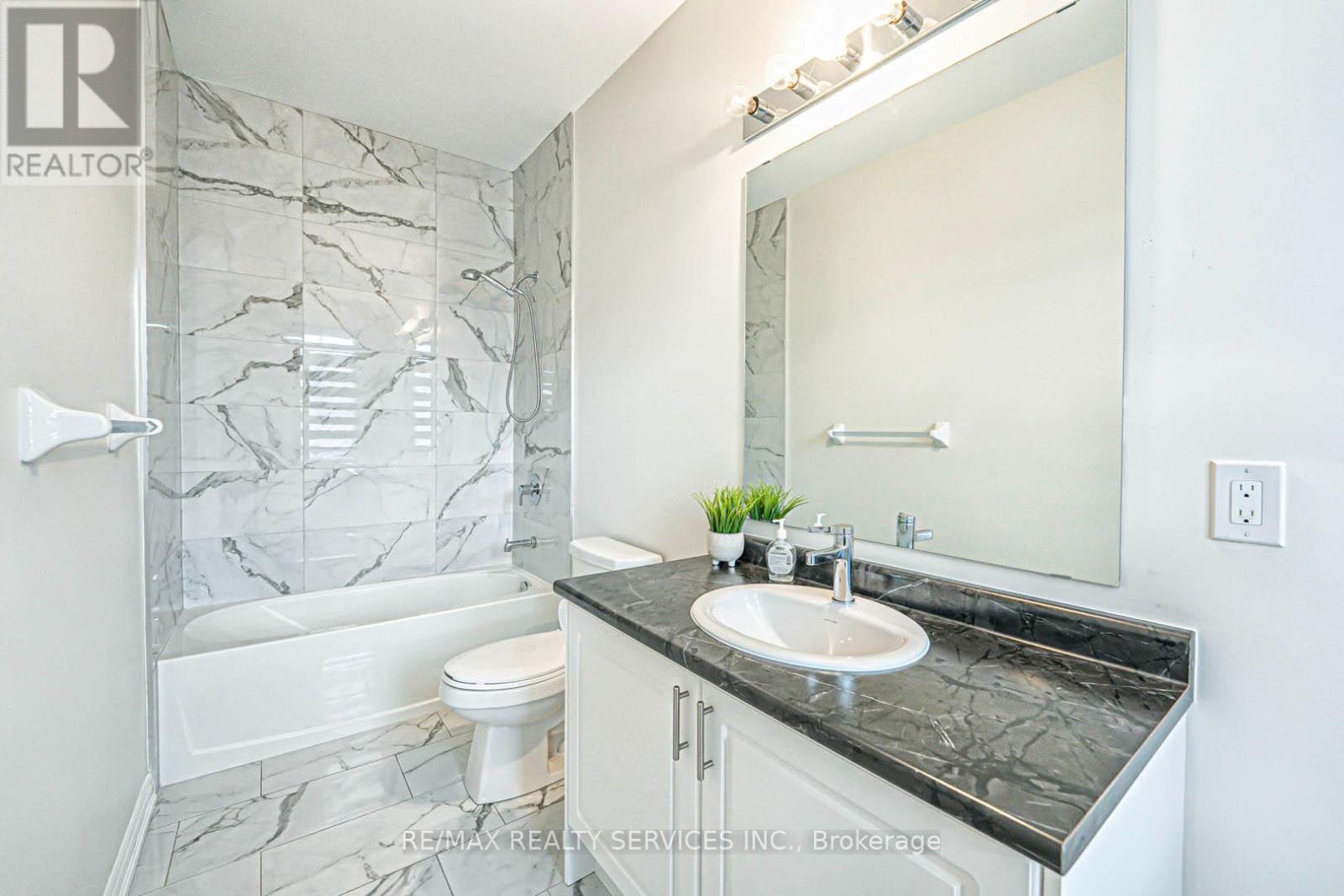 43 Rainbrook Close, Brampton, Ontario  L6R 0Y9 - Photo 36 - W12301038