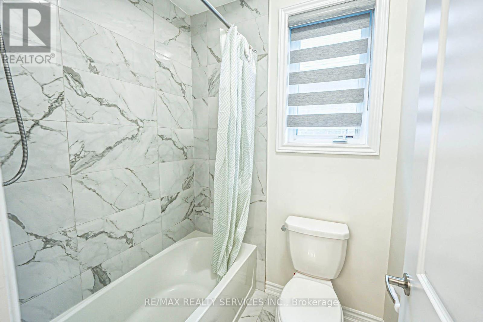 43 Rainbrook Close, Brampton, Ontario  L6R 0Y9 - Photo 39 - W12301038