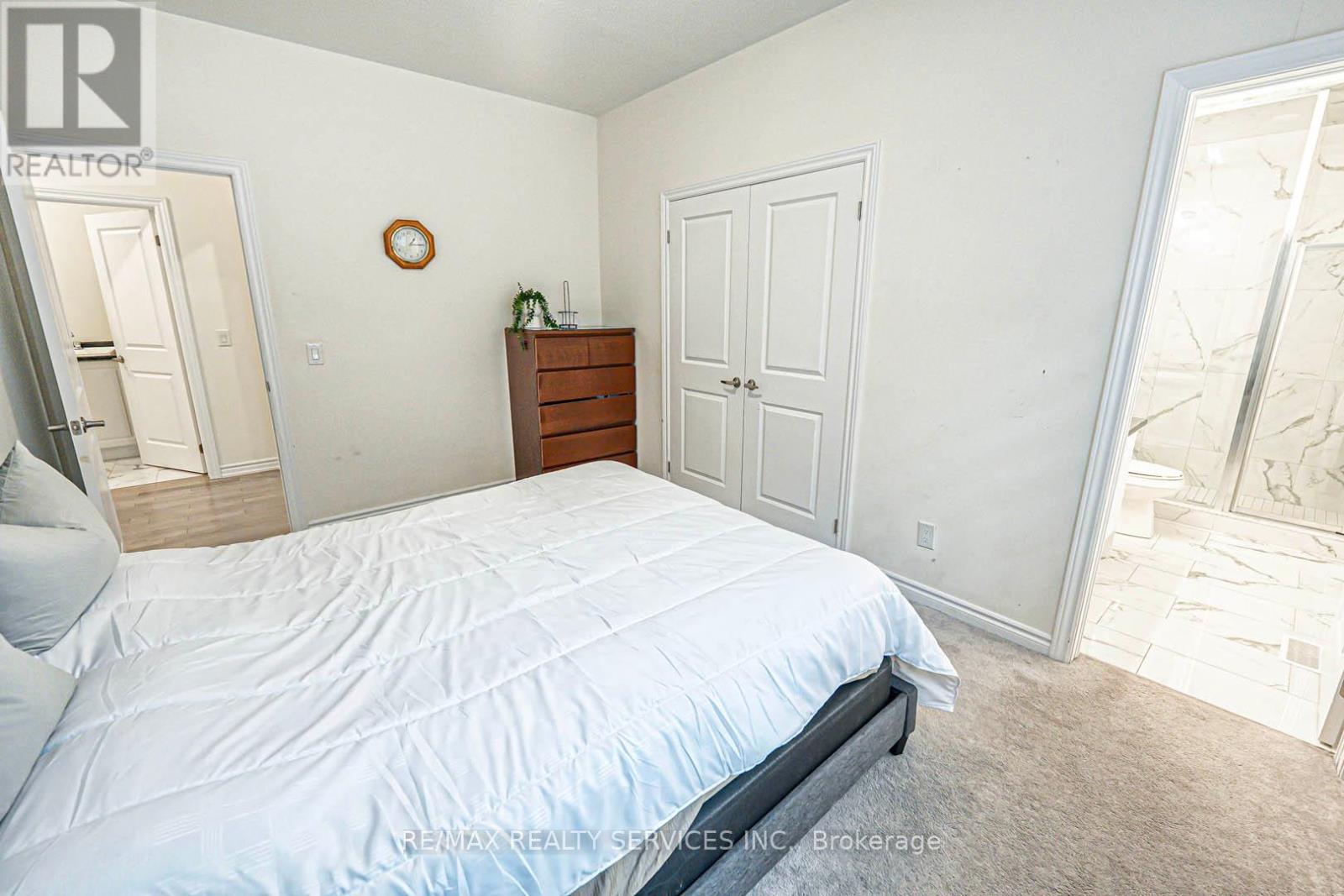 43 Rainbrook Close, Brampton, Ontario  L6R 0Y9 - Photo 41 - W12301038