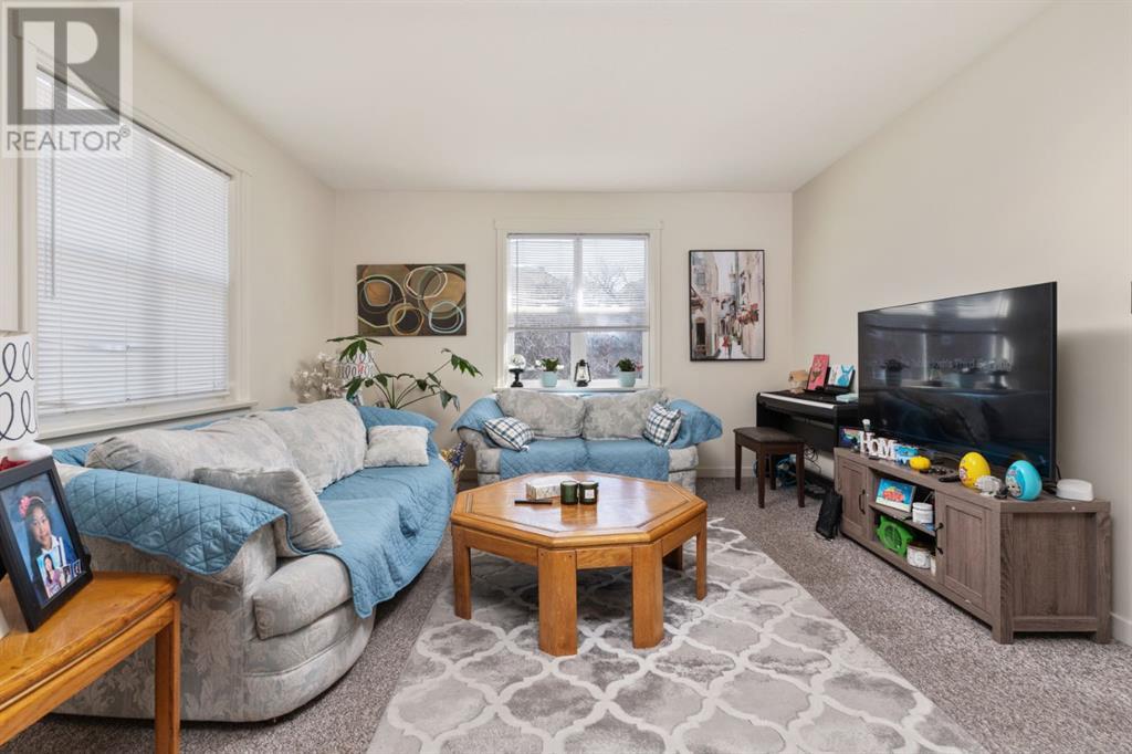 5402 47 Avenue, Camrose, Alberta  T4V 0G4 - Photo 2 - A2215344