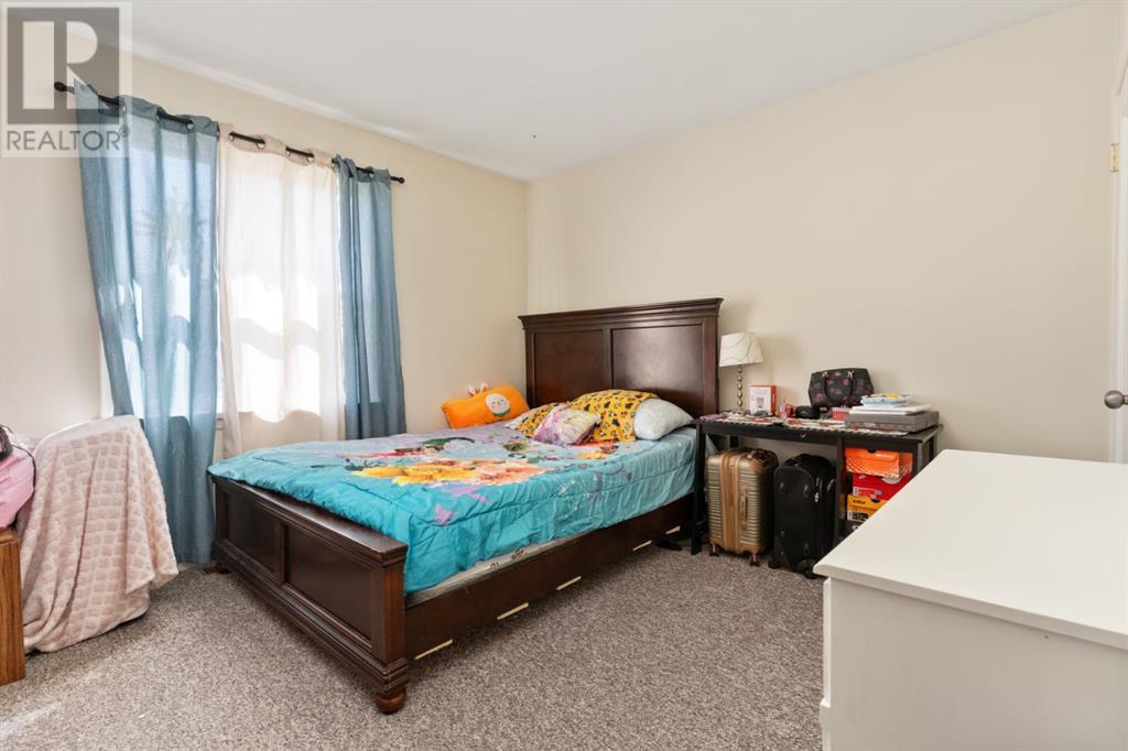 5402 47 Avenue, Camrose, Alberta  T4V 0G4 - Photo 8 - A2215344