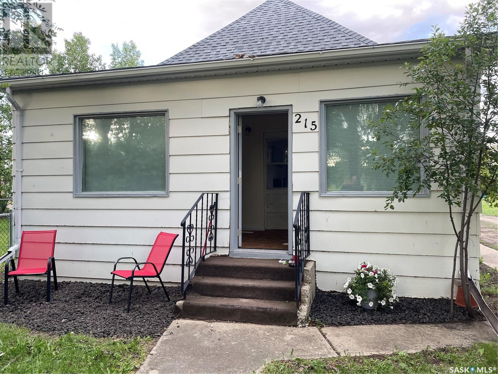 215 Kerry Street, Limerick, Saskatchewan  S0H 2P0 - Photo 2 - SK013477