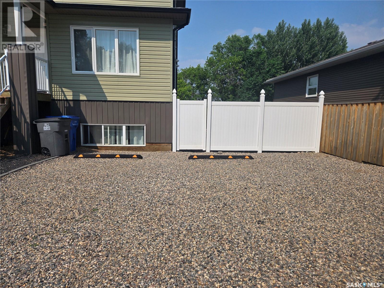 1805 3rd Street, Estevan, Saskatchewan  S4A 0T1 - Photo 2 - SK013476