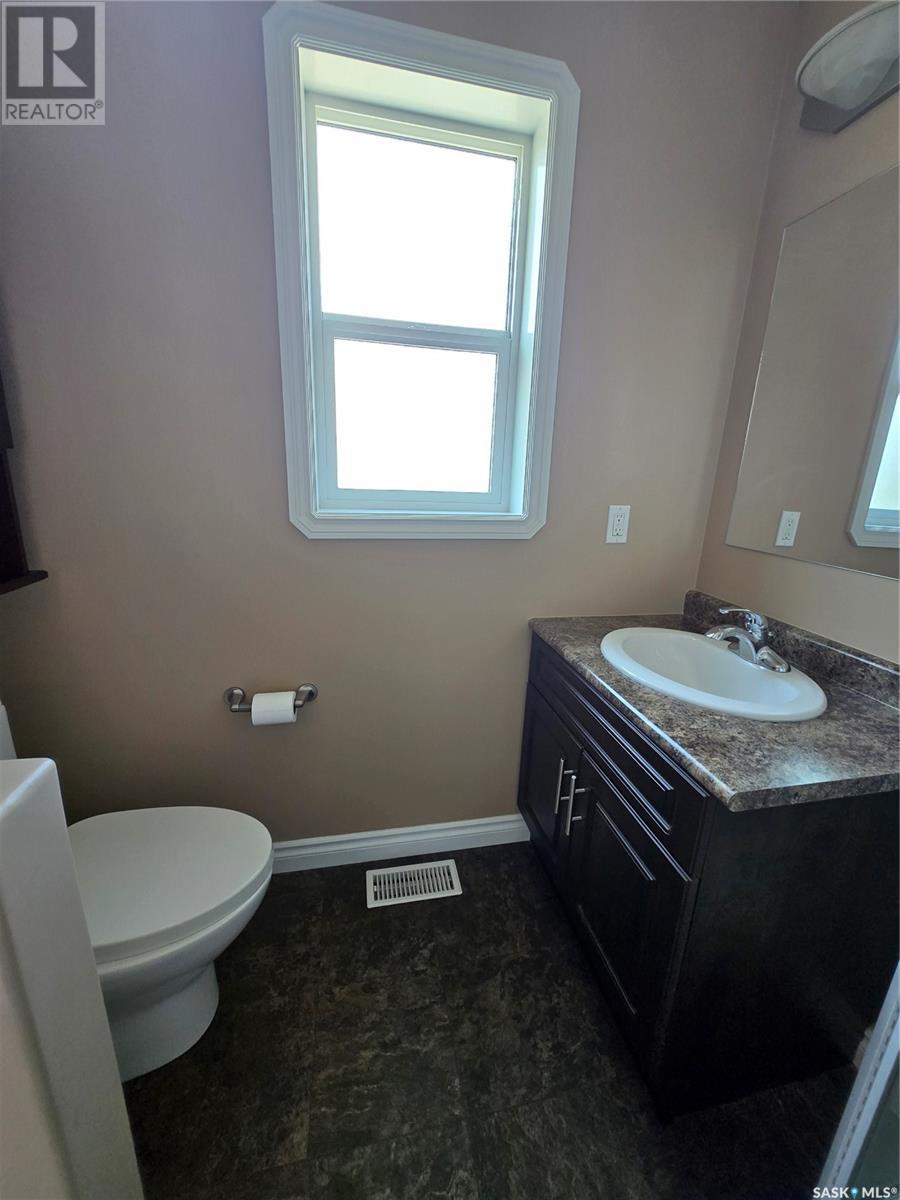 1805 3rd Street, Estevan, Saskatchewan  S4A 0T1 - Photo 23 - SK013476