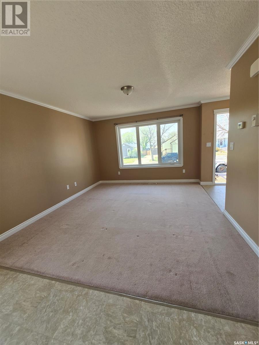 1805 3rd Street, Estevan, Saskatchewan  S4A 0T1 - Photo 4 - SK013476