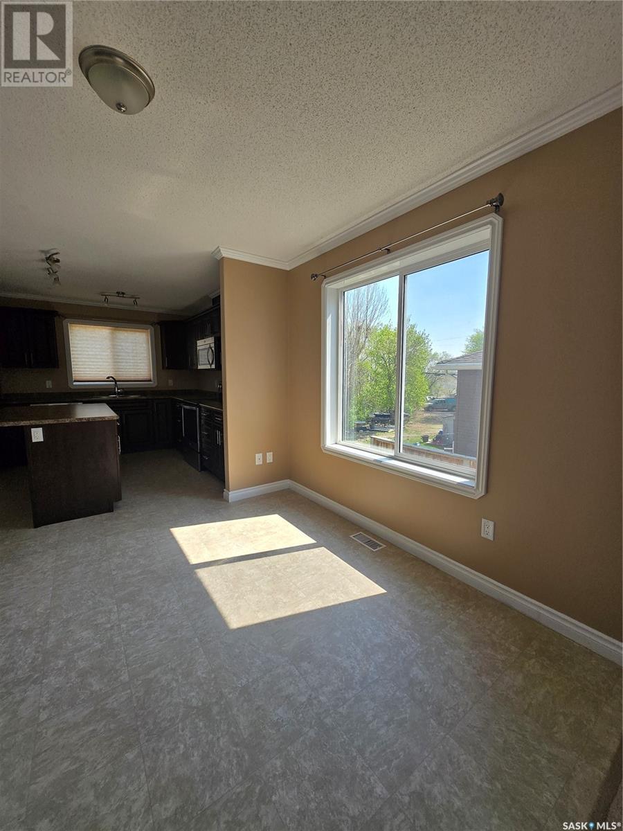 1805 3rd Street, Estevan, Saskatchewan  S4A 0T1 - Photo 6 - SK013476
