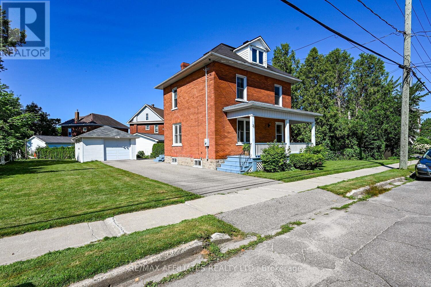 Property at 70 MCGILL STREET N image 1