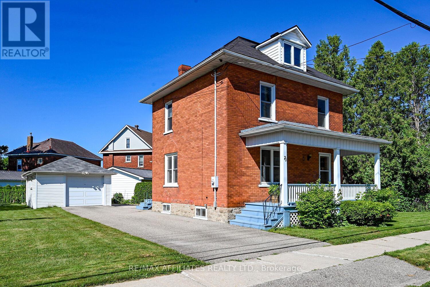 Property at 70 MCGILL STREET N image 2