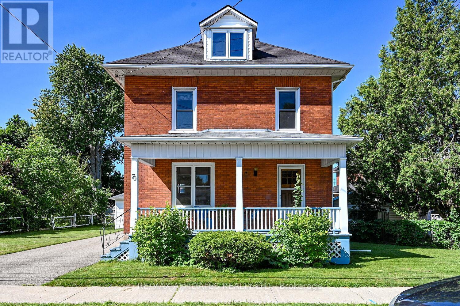 Property at 70 MCGILL STREET N image 4