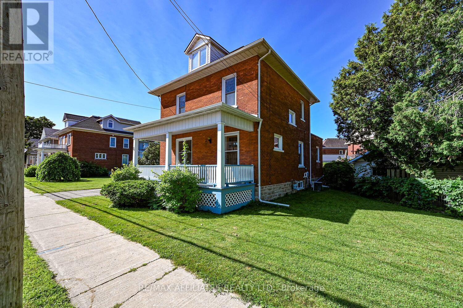 Property at 70 MCGILL STREET N image 5