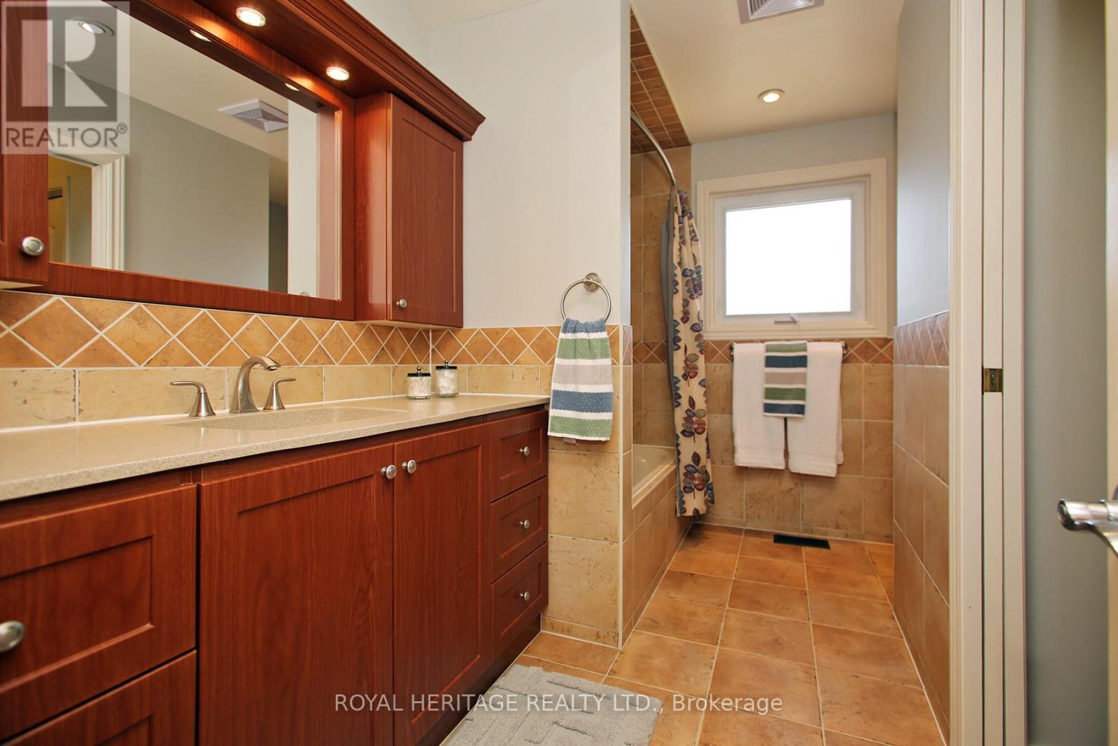 576 Rosebank Road, Pickering, Ontario  L1W 2N5 - Photo 21 - E12299358