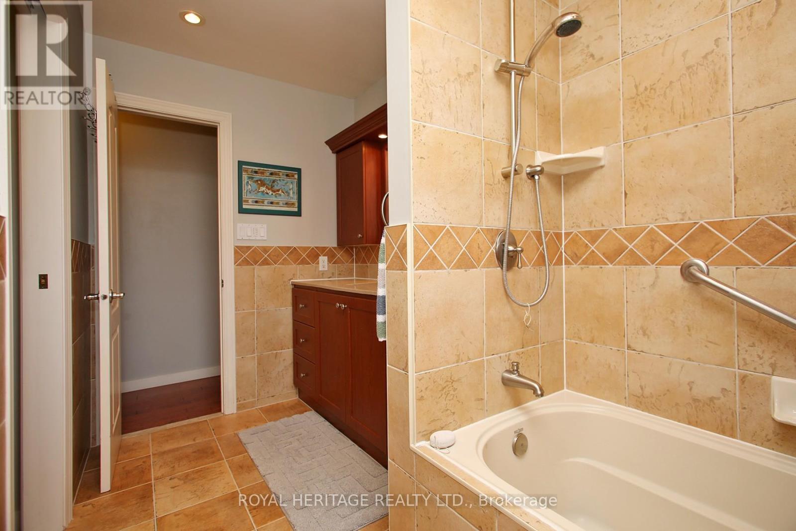 576 Rosebank Road, Pickering, Ontario  L1W 2N5 - Photo 22 - E12299358