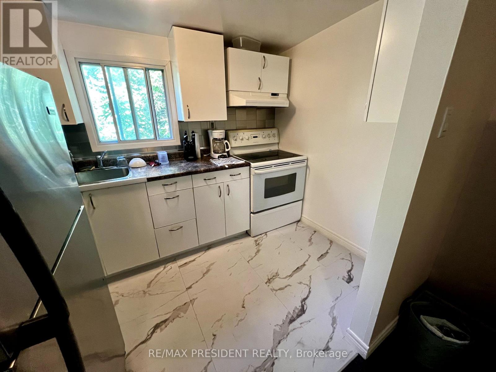 37 Bond Street S, Hamilton, Ontario  L9H 3H2 - Photo 13 - X12299129