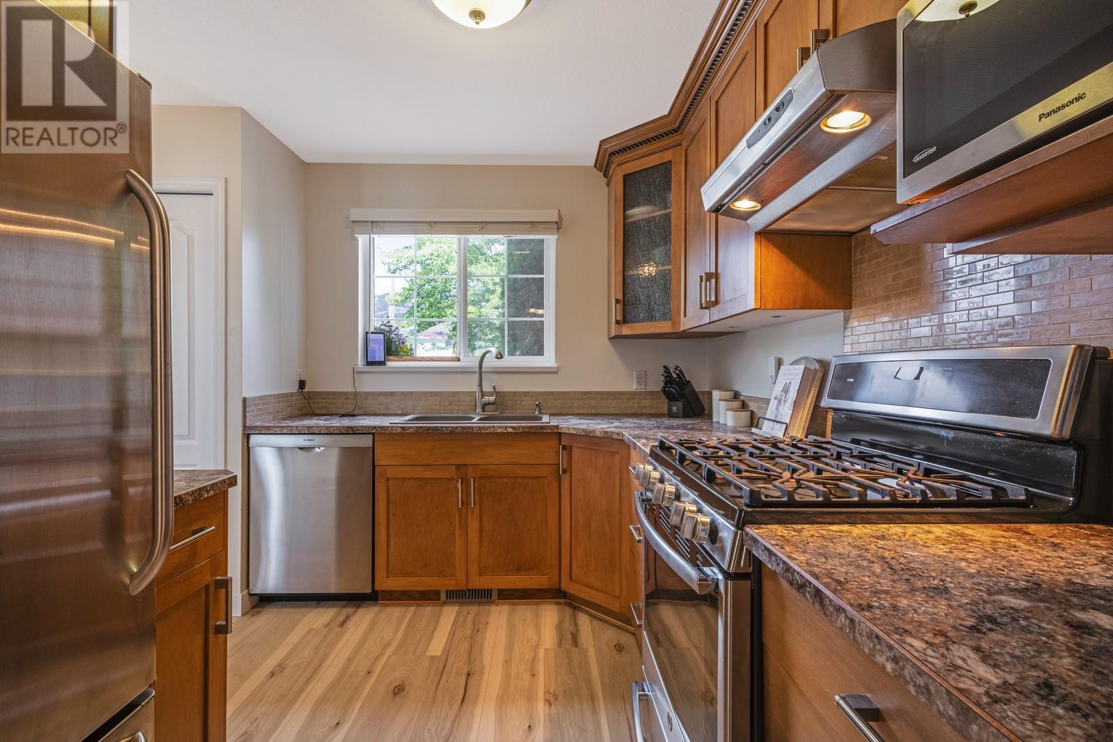 Property at 142 Prior Road S image 3