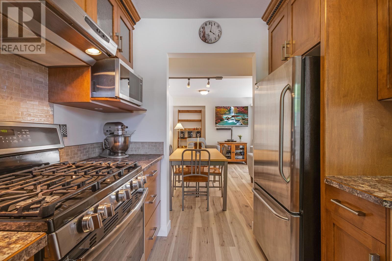 Property at 142 Prior Road S image 4
