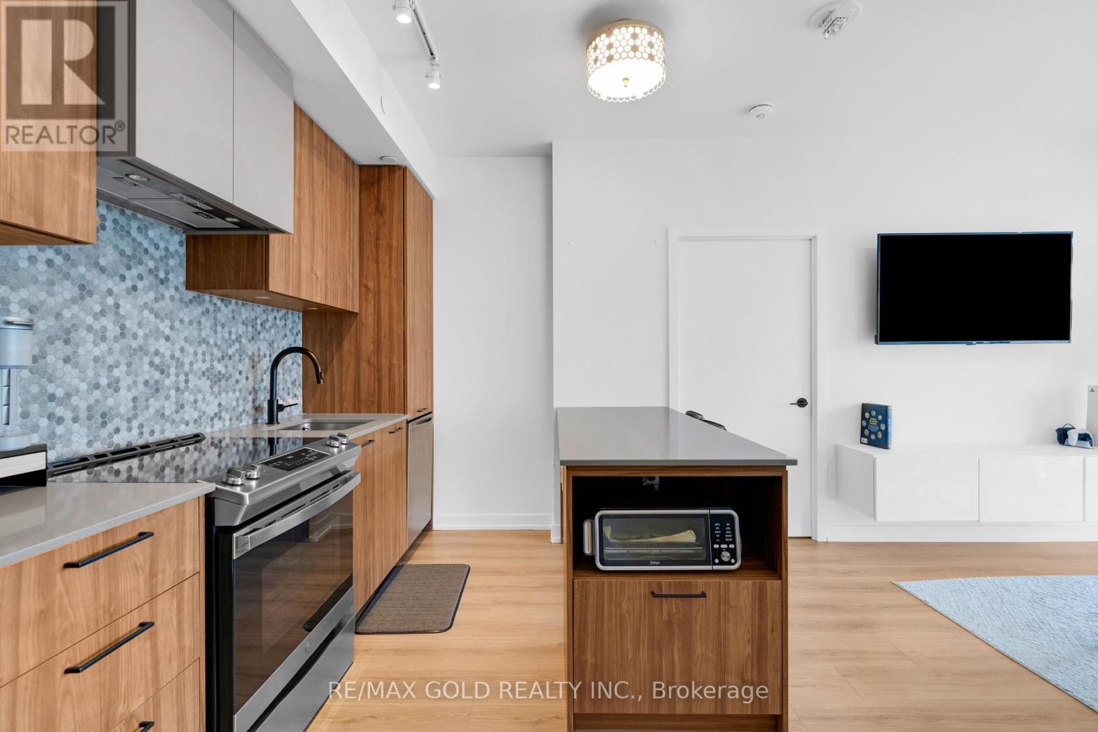 506 A - 10 Lagerfeld Drive, Brampton, Ontario  L7A 5L3 - Photo 12 - W12301090