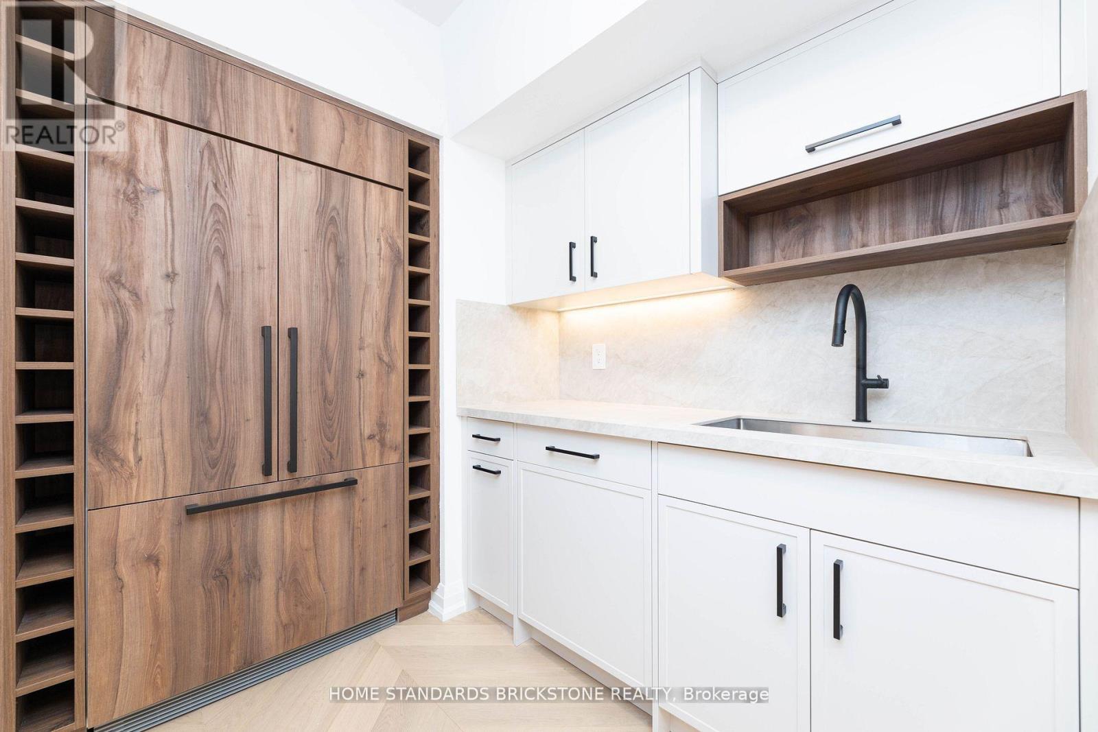 805 - 61 St Clair Avenue W, Toronto, Ontario  M4V 2Y8 - Photo 10 - C12301157