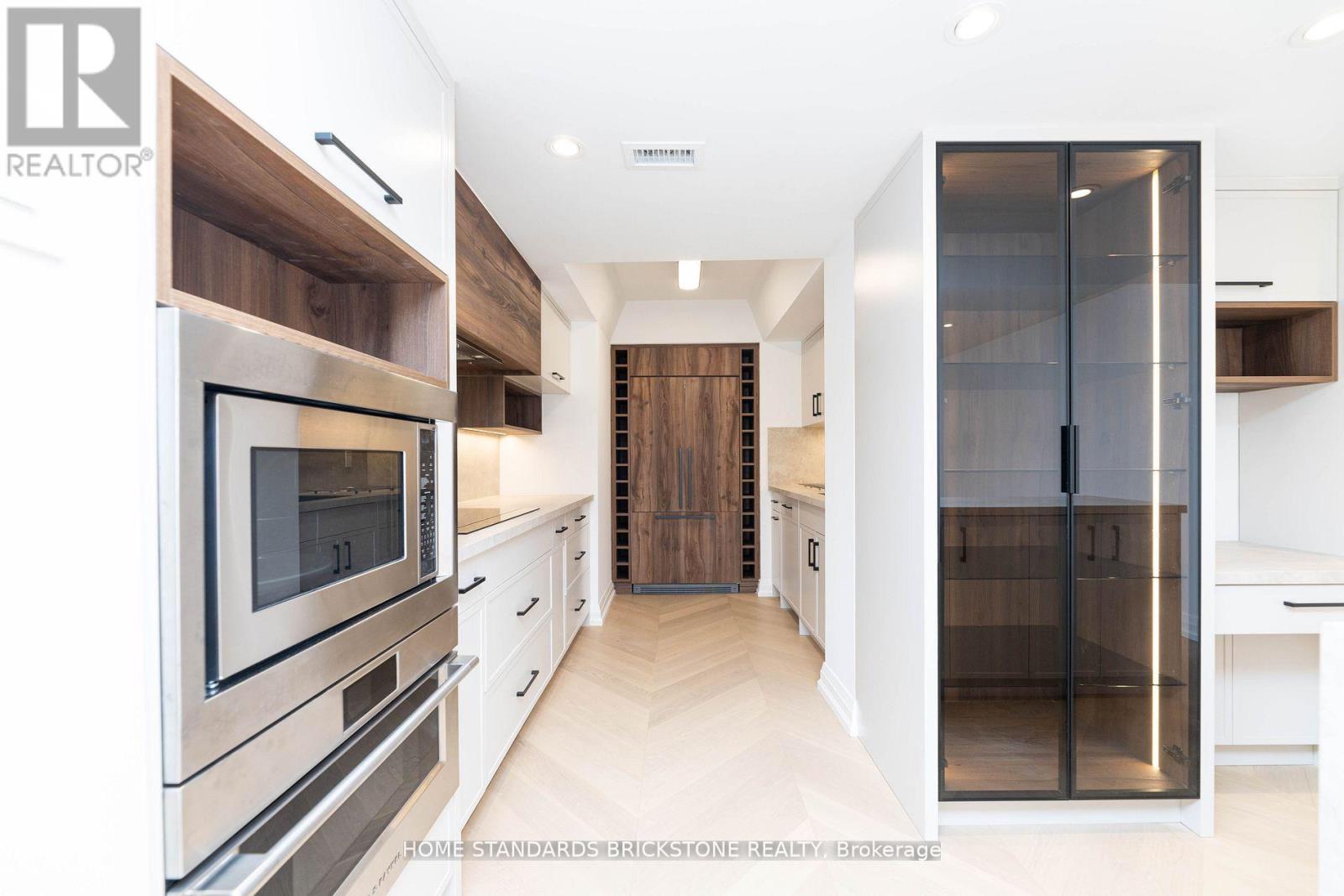 805 - 61 St Clair Avenue W, Toronto, Ontario  M4V 2Y8 - Photo 11 - C12301157