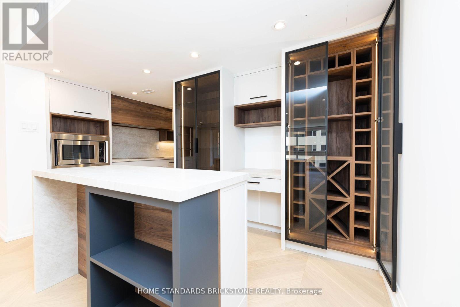 805 - 61 St Clair Avenue W, Toronto, Ontario  M4V 2Y8 - Photo 13 - C12301157