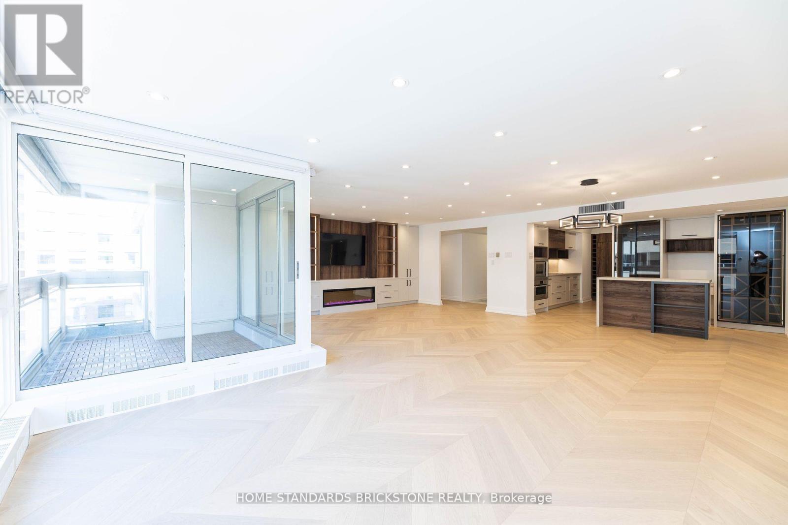 805 - 61 St Clair Avenue W, Toronto, Ontario  M4V 2Y8 - Photo 14 - C12301157