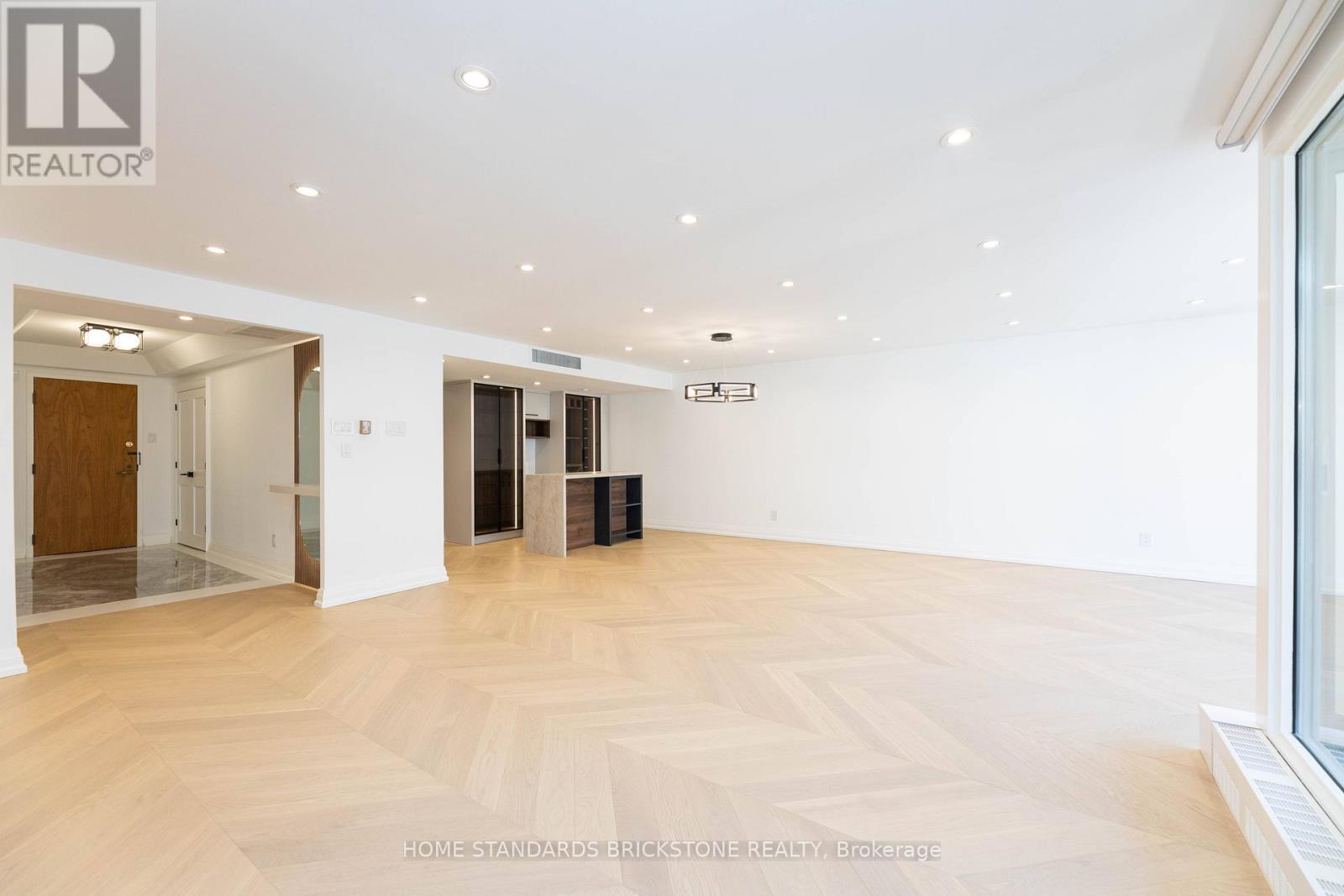805 - 61 St Clair Avenue W, Toronto, Ontario  M4V 2Y8 - Photo 17 - C12301157