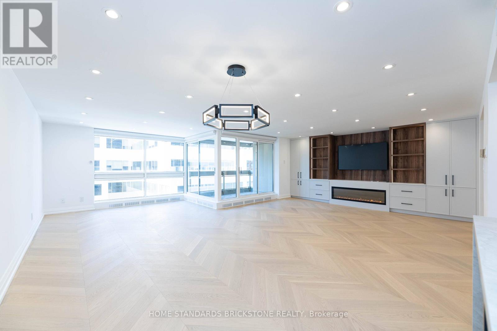805 - 61 St Clair Avenue W, Toronto, Ontario  M4V 2Y8 - Photo 18 - C12301157