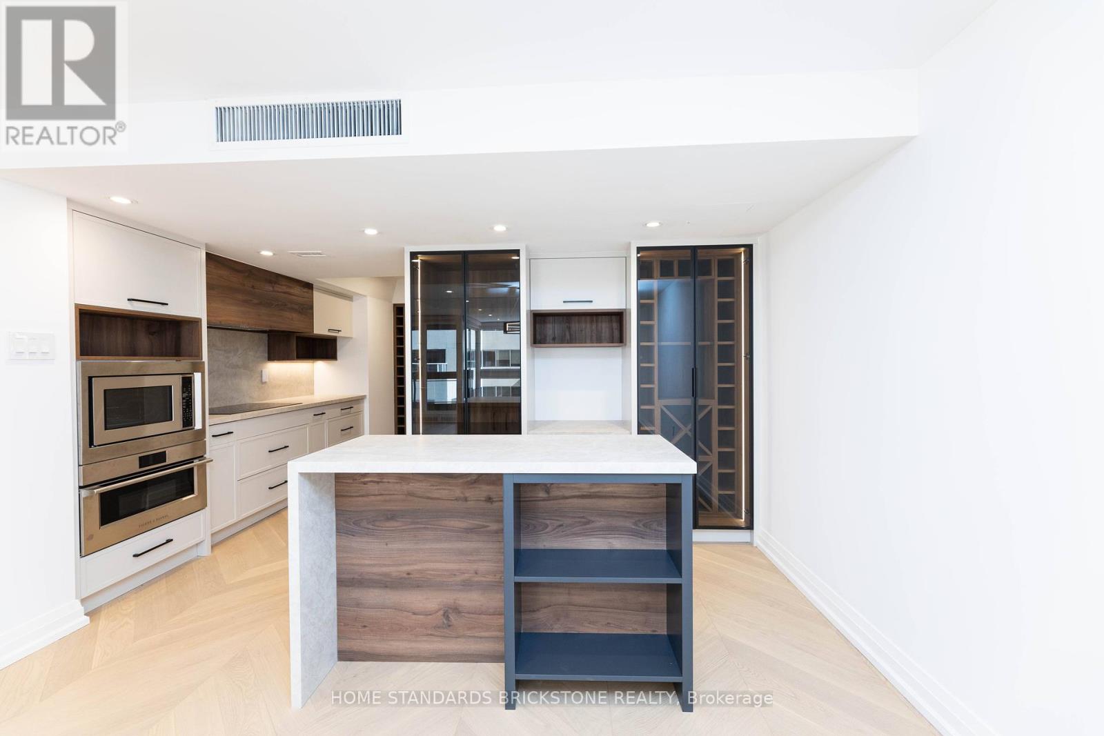 805 - 61 St Clair Avenue W, Toronto, Ontario  M4V 2Y8 - Photo 19 - C12301157